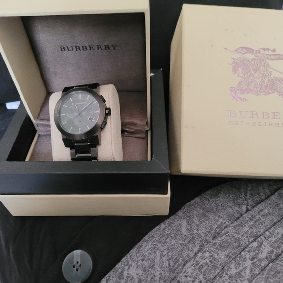 Burberry watch - Picture 2 of 3